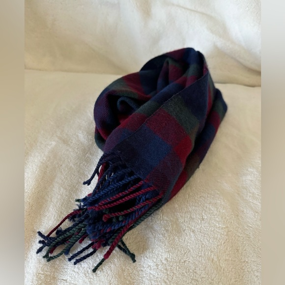 Pierre Cardin Vintsge Wool Scarf in Plaid-100%pure Wool - Picture 4 of 4